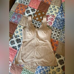 Knix tank top with built in bra size small